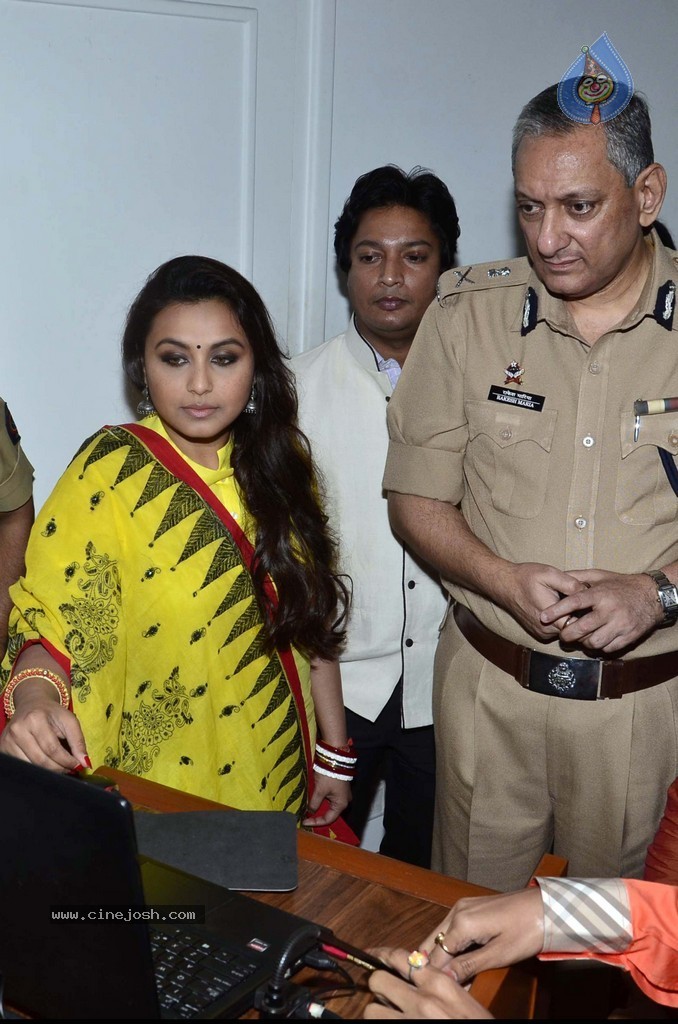 Right to Way for Ambulance Launch - 49 / 99 photos