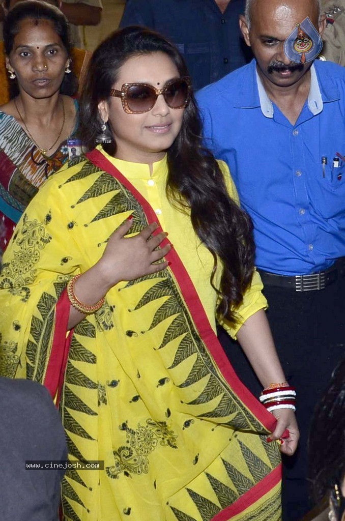 Right to Way for Ambulance Launch - 53 / 99 photos