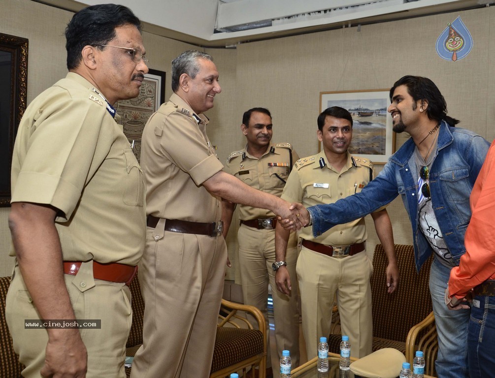 Right to Way for Ambulance Launch - 61 / 99 photos