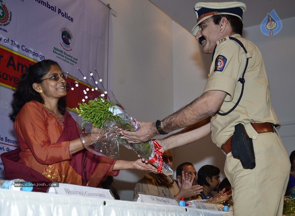 Right to Way for Ambulance Launch - 67 / 99 photos