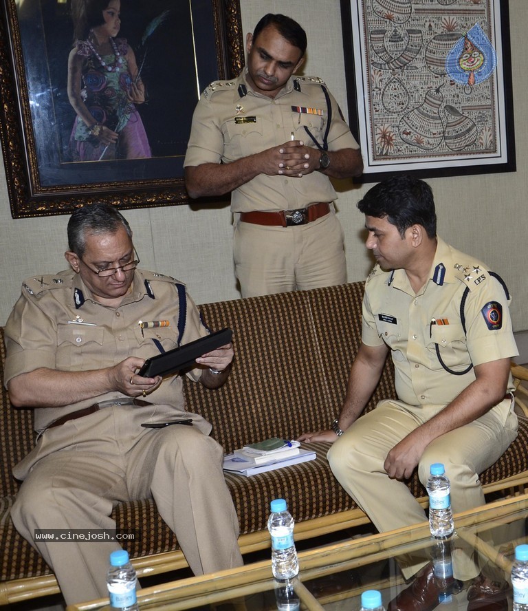 Right to Way for Ambulance Launch - 69 / 99 photos