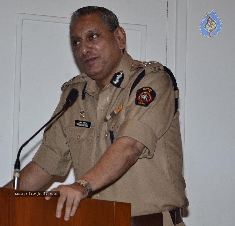 Right to Way for Ambulance Launch - 70 / 99 photos