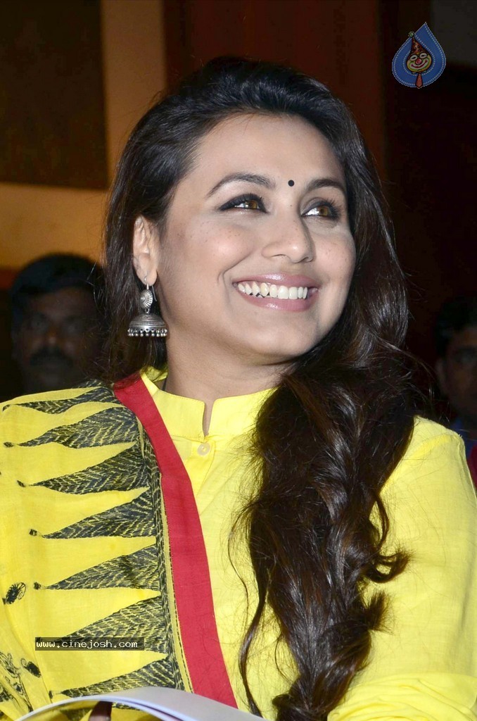 Right to Way for Ambulance Launch - 75 / 99 photos