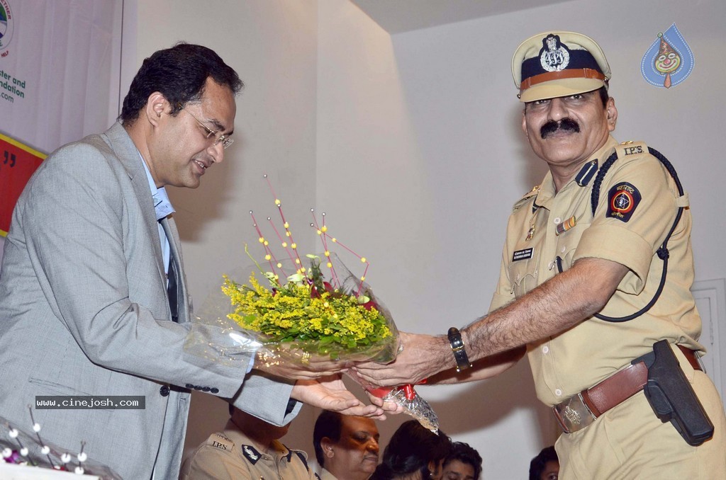 Right to Way for Ambulance Launch - 80 / 99 photos