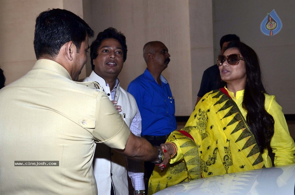 Right to Way for Ambulance Launch - 91 / 99 photos