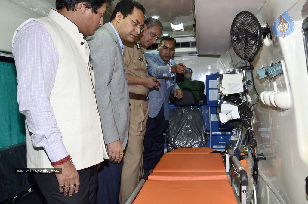 Right to Way for Ambulance Launch - 94 / 99 photos