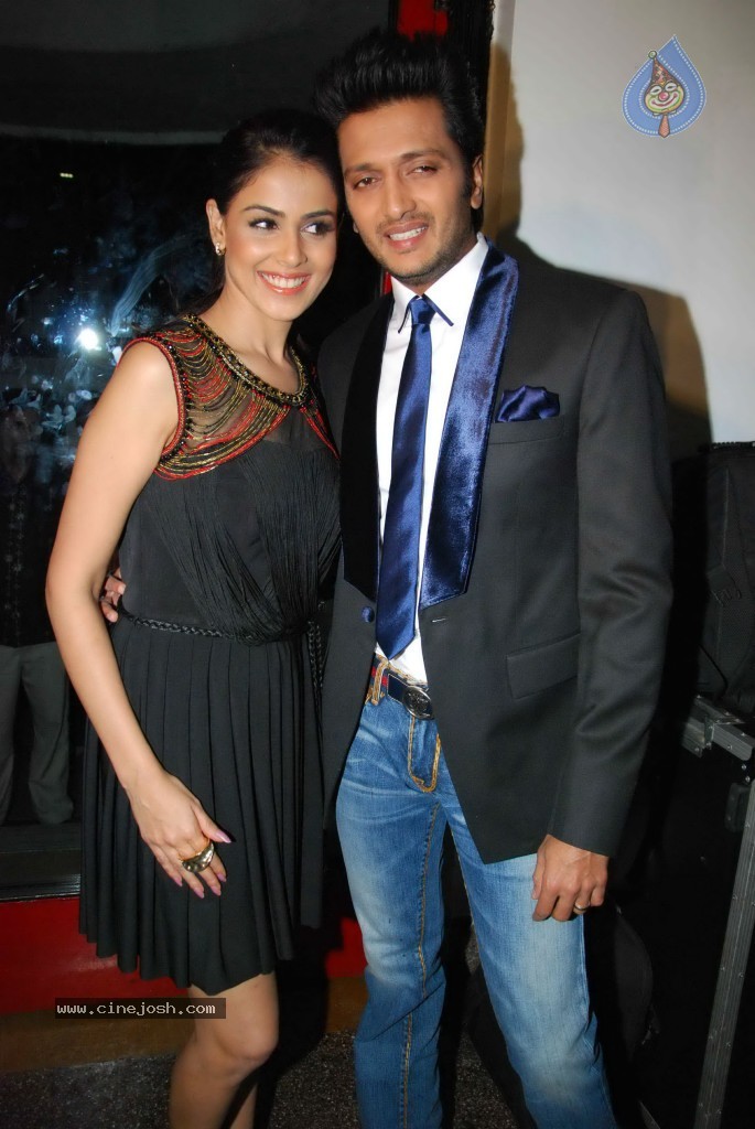 Ritesh n Genelia at Dance India Dance Spot - 5 / 25 photos