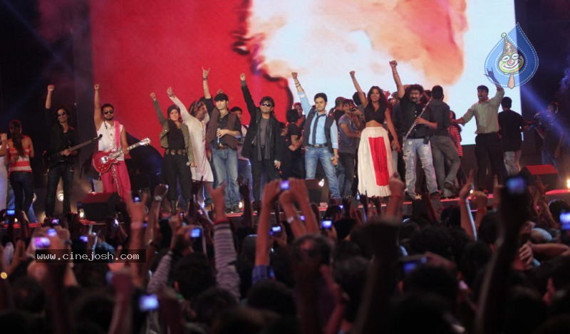 Rockstar Movie Team Performs at Mum Concert - 23 / 57 photos