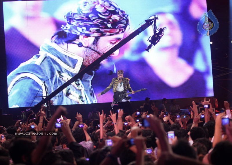 Rockstar Movie Team Performs at Mum Concert - 47 / 57 photos