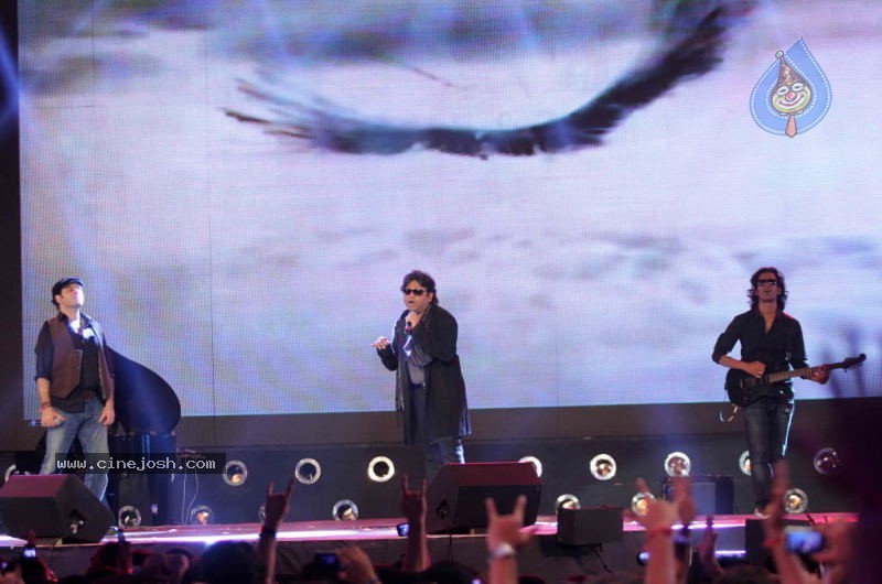 Rockstar Movie Team Performs at Mum Concert - 48 / 57 photos