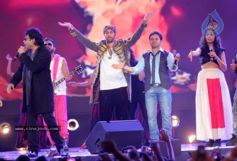 Rockstar Movie Team Performs at Mum Concert - 52 / 57 photos