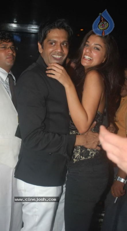 Rocky S Absolut Glimmer Bash - 12 / 43 photos