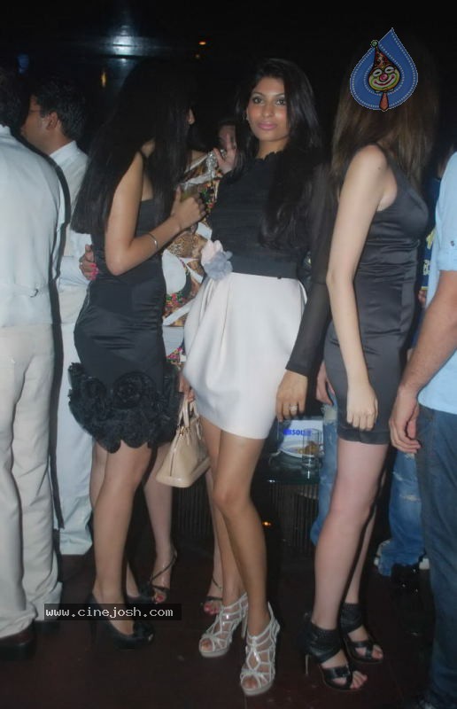 Rocky S Absolut Glimmer Bash - 27 / 43 photos