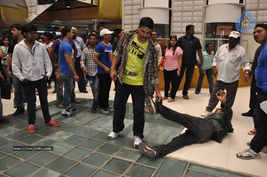 Rowdy Rathore Movie Promotion - 19 / 36 photos