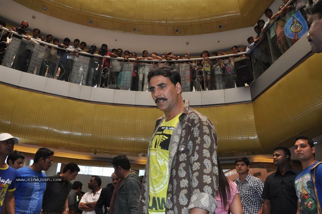 Rowdy Rathore Movie Promotion - 24 / 36 photos