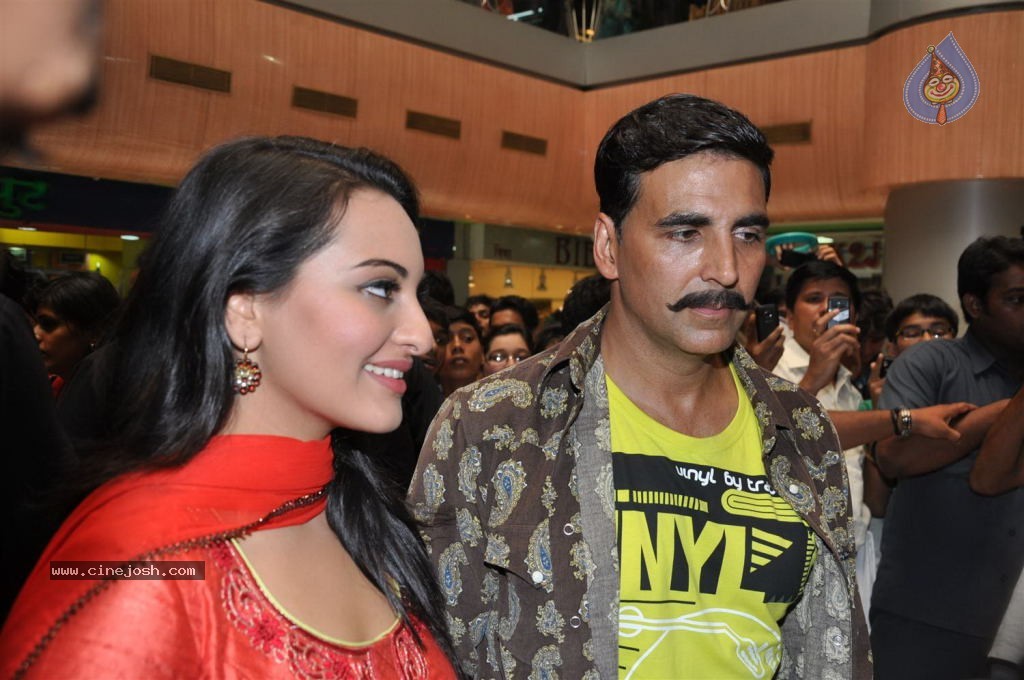 Rowdy Rathore Movie Promotion - 34 / 36 photos