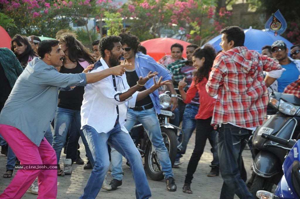 Rowdy Rathore Movie Working Stills - 4 / 14 photos
