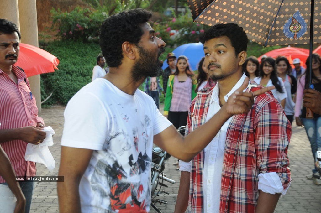 Rowdy Rathore Movie Working Stills - 9 / 14 photos