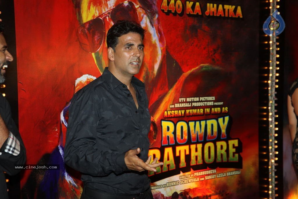 Rowdy Rathore Success Party - 14 / 34 photos