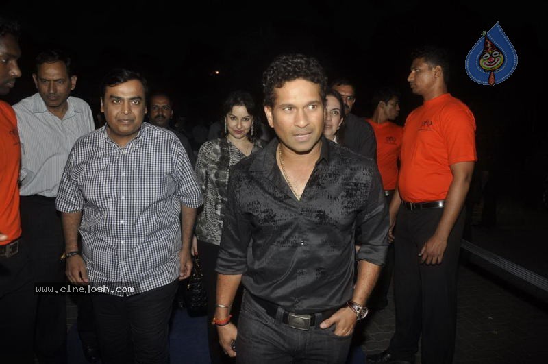 Sachin and Yuvraj at Celebrity Lockers Bash - 32 / 72 photos