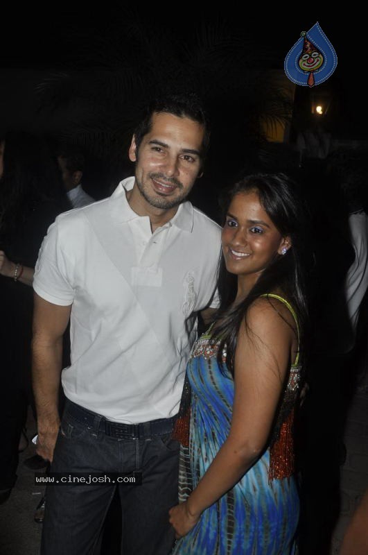 Sachin and Yuvraj at Celebrity Lockers Bash - 66 / 72 photos