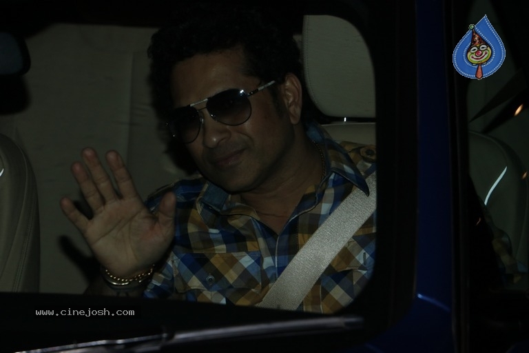 Sachin Tendulkar and Bollywood Celebrities Spotted at Airport - 5 / 60 photos