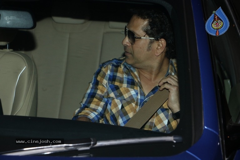 Sachin Tendulkar and Bollywood Celebrities Spotted at Airport - 10 / 60 photos