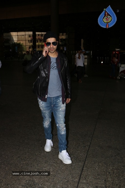 Sachin Tendulkar and Bollywood Celebrities Spotted at Airport - 40 / 60 photos