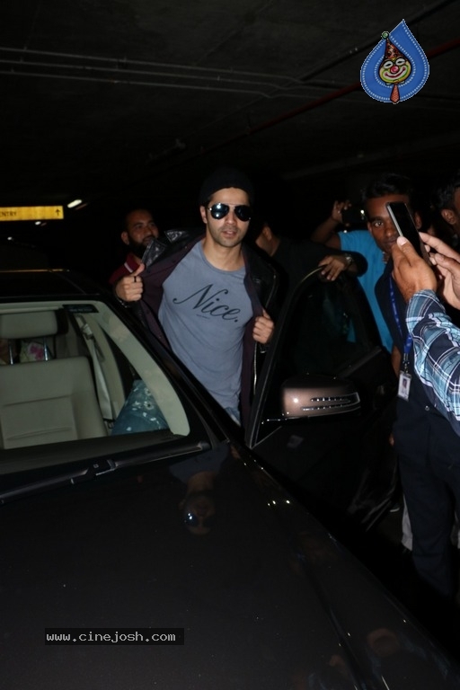 Sachin Tendulkar and Bollywood Celebrities Spotted at Airport - 55 / 60 photos