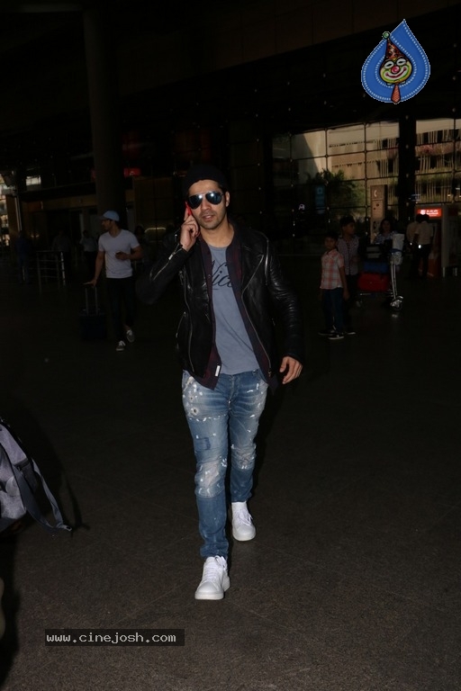 Sachin Tendulkar and Bollywood Celebrities Spotted at Airport - 59 / 60 photos