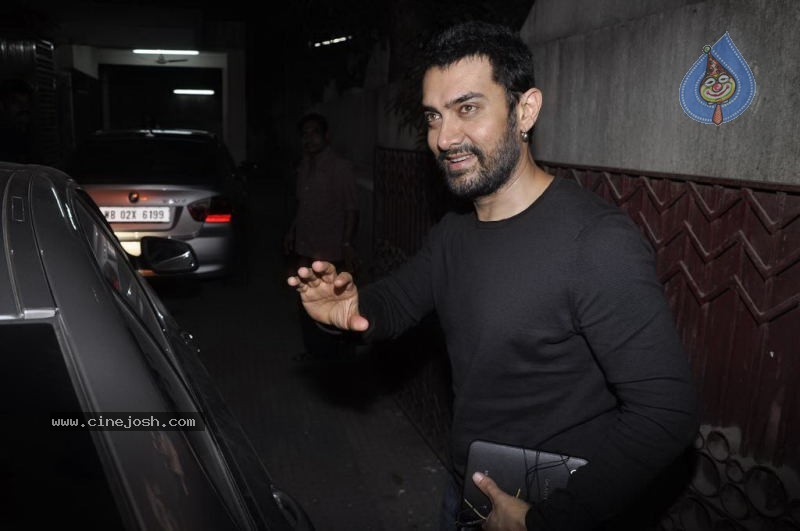 Sachin Tendulkar at Dhobi Ghat Special Screening - 7 / 42 photos