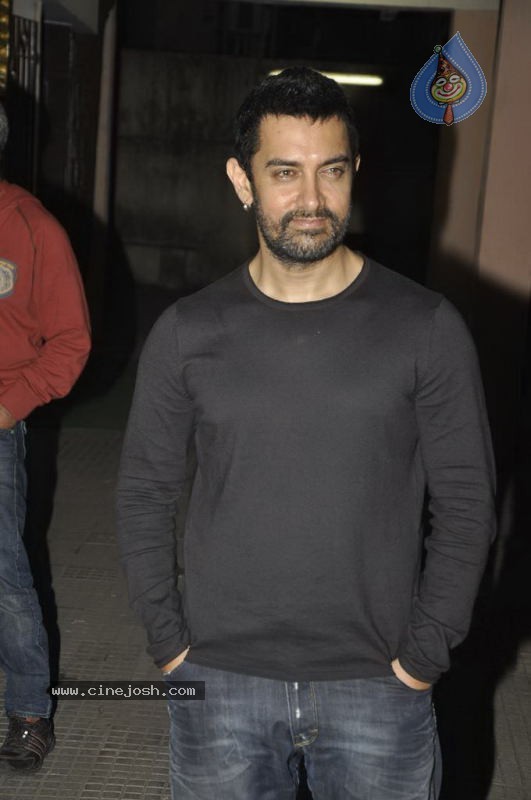 Sachin Tendulkar at Dhobi Ghat Special Screening - 14 / 42 photos