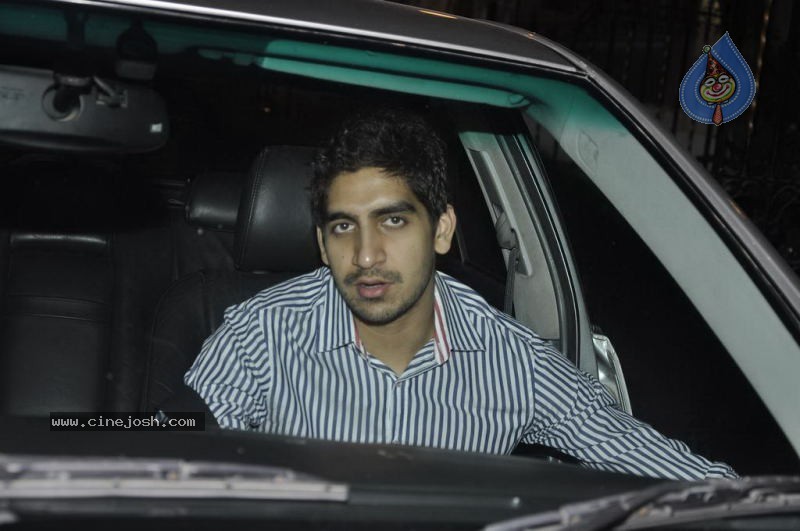 Sachin Tendulkar at Dhobi Ghat Special Screening - 16 / 42 photos