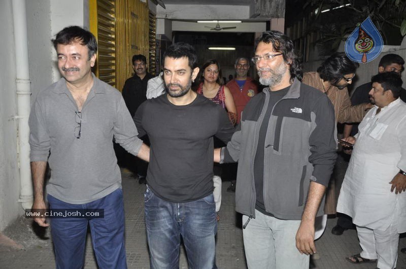 Sachin Tendulkar at Dhobi Ghat Special Screening - 17 / 42 photos