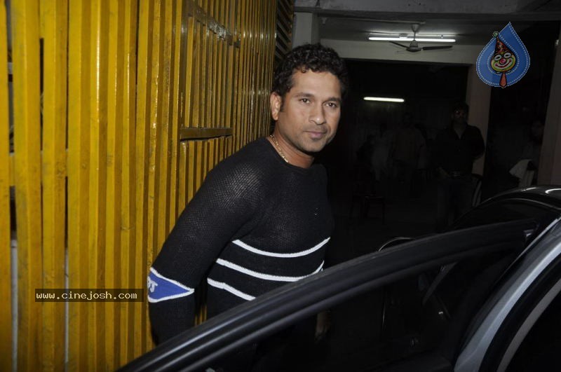 Sachin Tendulkar at Dhobi Ghat Special Screening - 18 / 42 photos