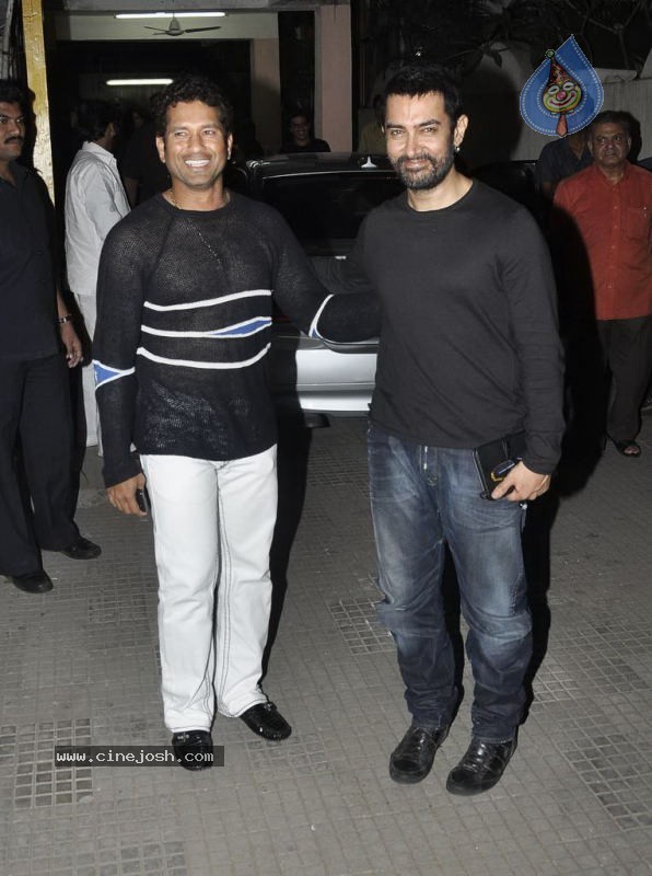 Sachin Tendulkar at Dhobi Ghat Special Screening - 20 / 42 photos