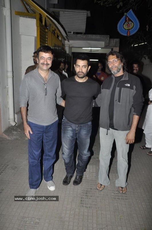 Sachin Tendulkar at Dhobi Ghat Special Screening - 34 / 42 photos