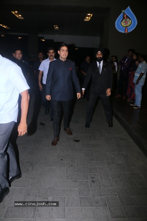 Zaheer Khan and Sagarika Ghatge Wedding Party - 13 / 24 photos