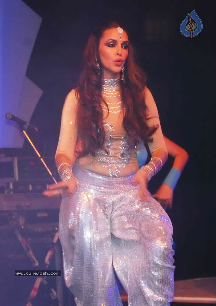 Sahara Star Seduction New Year Bash - 15 / 54 photos