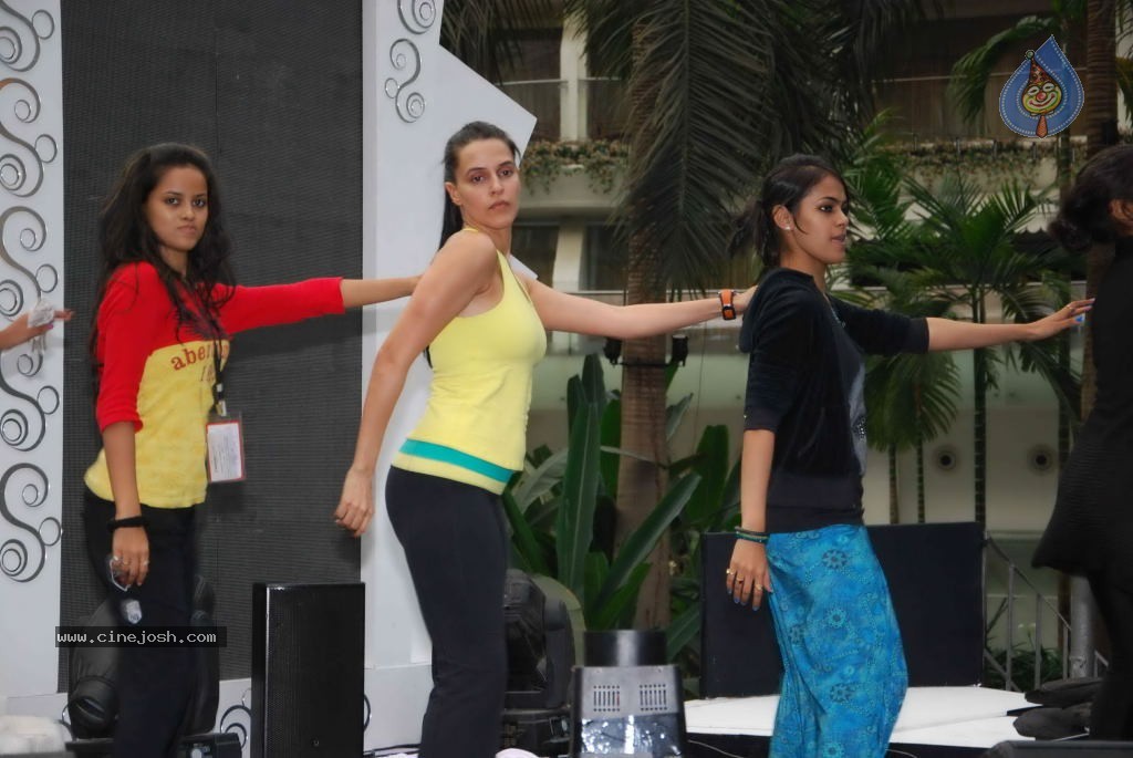 Sahara Star Seduction New Year Bash - 42 / 54 photos