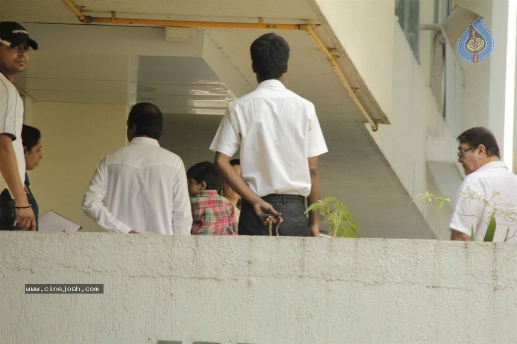 Kareena Kapoor Wedding Mehndi Ceremony - 5 / 60 photos