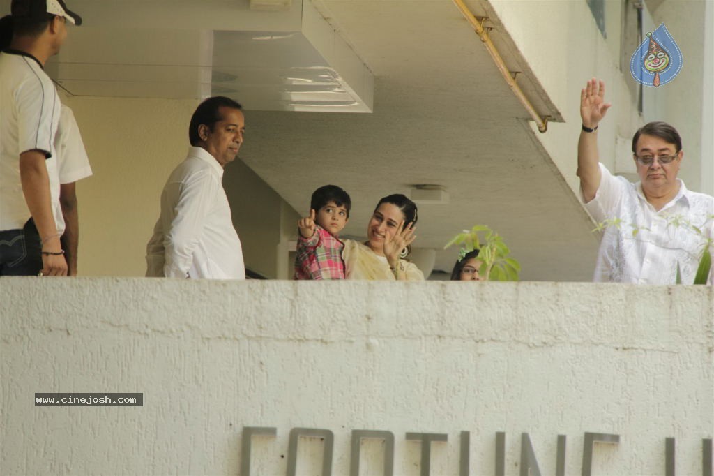 Kareena Kapoor Wedding Mehndi Ceremony - 27 / 60 photos