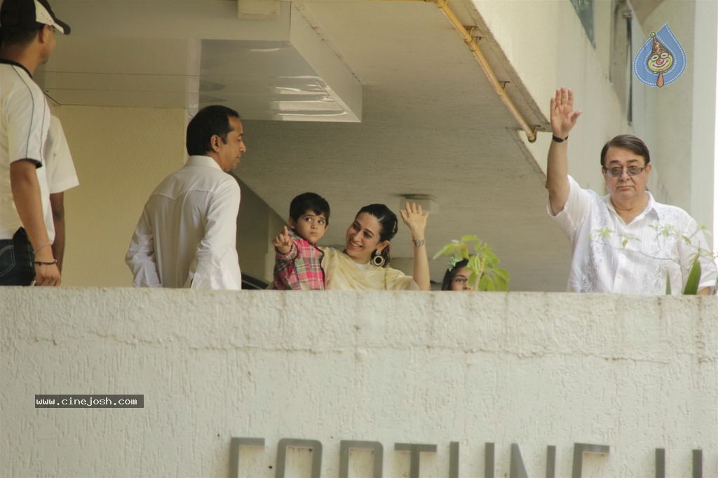 Kareena Kapoor Wedding Mehndi Ceremony - 49 / 60 photos