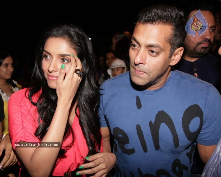 Bollywood: Ready Movie Premiere Show  - 26 / 31 photos