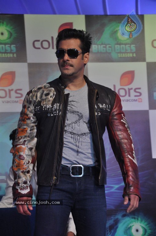 Salman Khan at Bigg Boss 4 Media Event Stills - 6 / 34 photos
