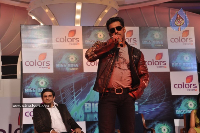 Salman Khan at Bigg Boss 4 Media Event Stills - 7 / 34 photos