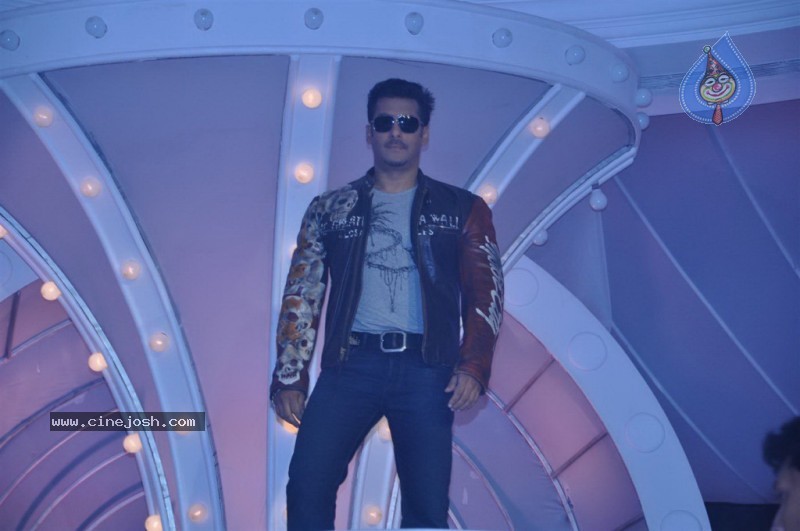 Salman Khan at Bigg Boss 4 Media Event Stills - 14 / 34 photos