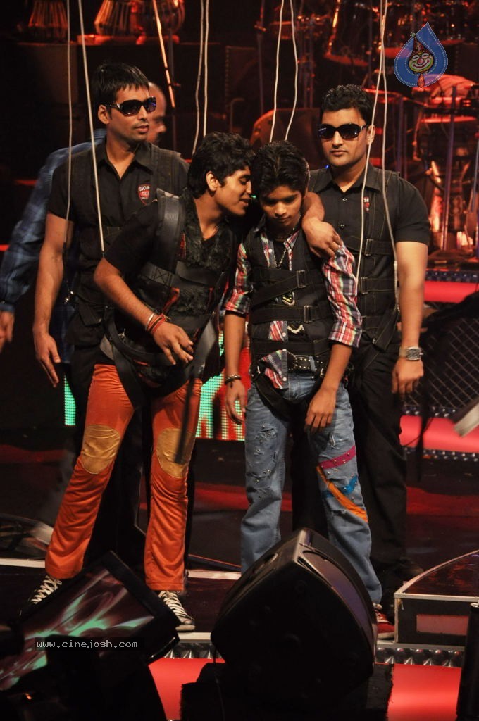 Salman Khan at Sa Re Ga Ma Pa Sets - 21 / 28 photos