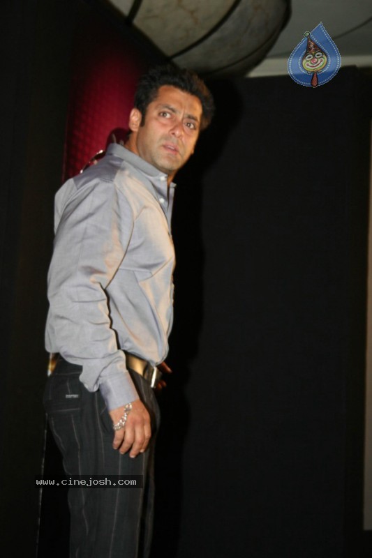 Salman Khan at Superstar Ka Jalwa Awards - 14 / 33 photos
