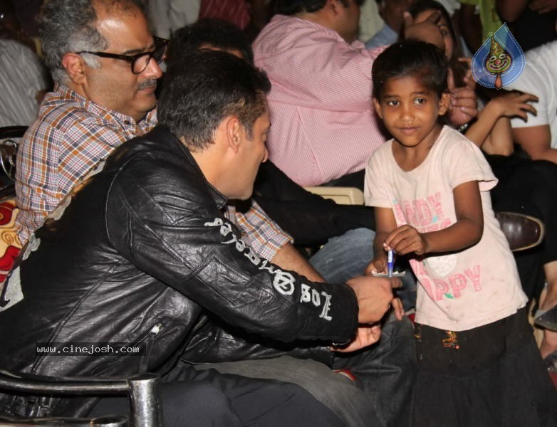 Salman Khan Ready Movie Music Launch - 43 / 105 photos